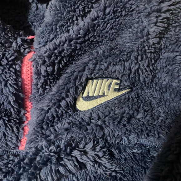 Nike crop top - Picture 1 of 4